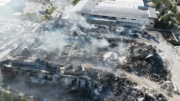 Niğde’deki fabrika yangını 10 saatte söndürüldü!