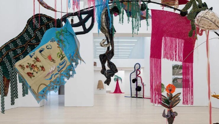 Nilbar Güreş’ten Arter’de ‘Kadife Bakış’: Kaostan doğan…