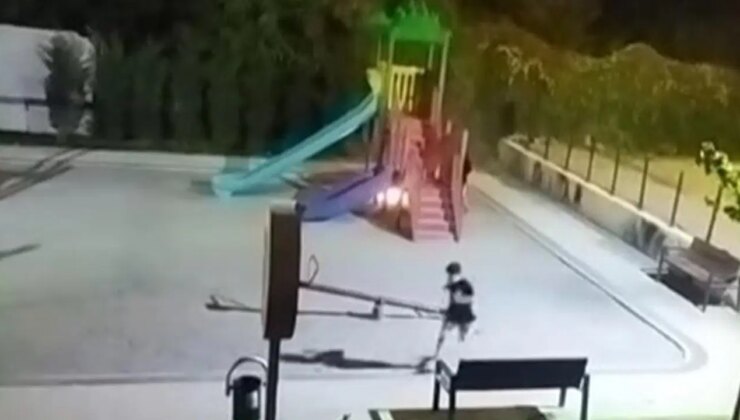 O anlar kamerada: Bursa’da çocuklar oyun parkını ateşe verdi