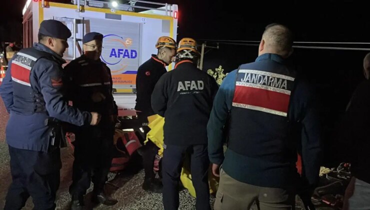 Otomobil uçuruma yuvarlandı: 4 kişi hayatını kaybetti!