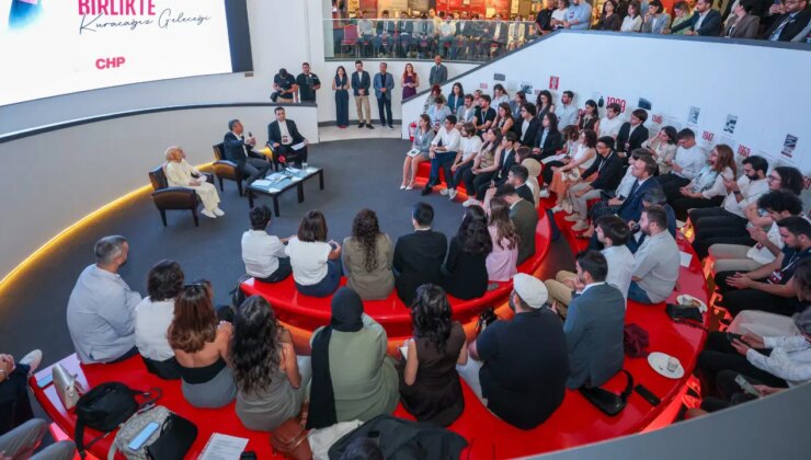 Özgür Özel, Gençlik Forumu’nda gençlerle bir araya geldi