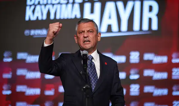 Özgür Özel’den 22. Olağanüstü Kurultay’da tarihi konuşma: ‘Bu iktidar Trump’tan icazet almış, Erdoğan da onun adamı!’