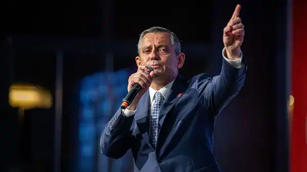 Özgür Özel’den Bahçelievler çağrısı: ‘Bu meydanlar demokrasiyi getirecek’