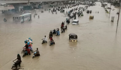 Pakistan’da 26 Haziran’dan bu yana sellerde 1002 kişi hayatını kaybetti