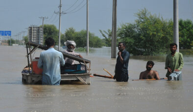 Pakistan’da şiddetli yağışlar sellere yol açtı: Tahliye çalışmaları sürüyor