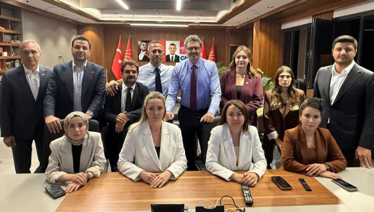 Polis ablukası devam ediyor: Özgür Özel’in çalışma ofisinde son durum