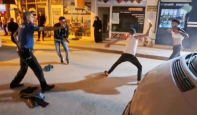 Polislere bıçak ve sandalyeli saldırı: 4 yaralı