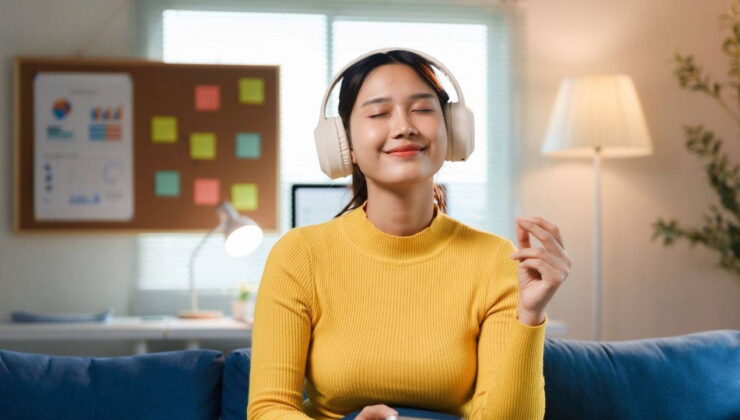 Psikologlar açıkladı: Neden hep aynı şarkıyı dinliyoruz?