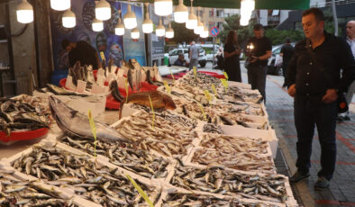Rize’de balık tezgahları dolup taşıyor