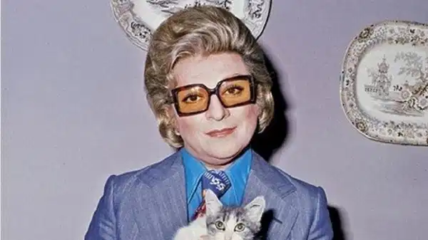 ‘Sanat Güneşi’ Zeki Müren ölümünün 29’uncu yılında mezarı başında anıldı