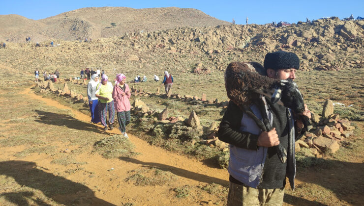 Sandıras Dağı’nda Yörüklerin 7 asırlık Kartal Gölü ve Eren Günü