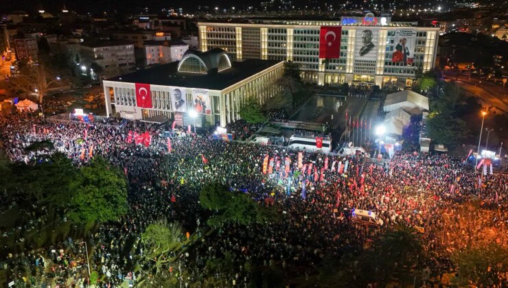 Saraçhane’deki 100. gün mitinginde gözaltına alınan 13 genç için tahliye kararı! Muhabirimiz savunma yaptı: ‘Basın kartımı görmeyi kabul etmediler’