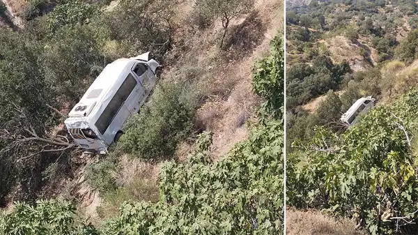 Servis minibüsü, uçuruma yuvarlandı: 4’ü öğrenci, 5 yaralı