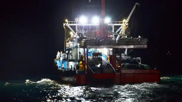 Sinopta balık avlama sezonu başladı: Özgür Özel açılışta dümene geçti