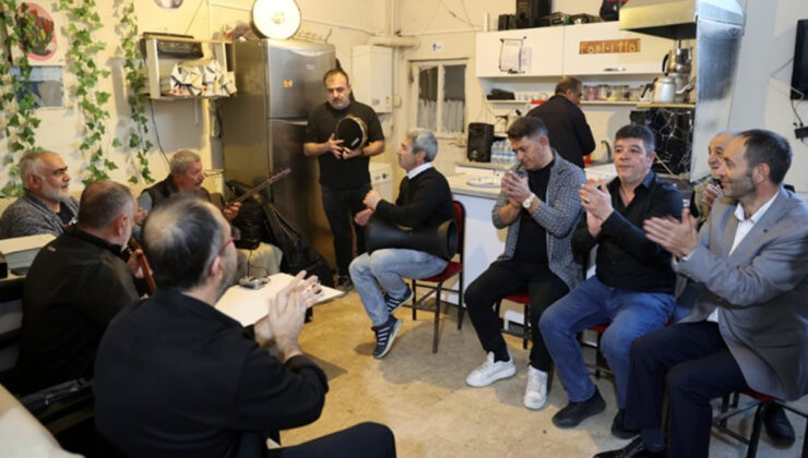 Sivas’ta “Müzisyenler Kahvesi” gönüllere dokunuyor