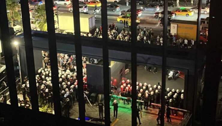 Son Dakika… CHP İstanbul İl Başkanlığı’na polis ablukasında 10 gözaltı