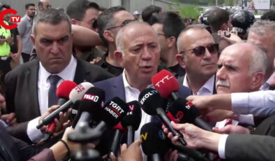 Son dakika… Kayyum Gürsel Tekin’den, CHP İstanbul İl Başkanlığı önünde ilk açıklama: Kafasına su şişesi atıldı!