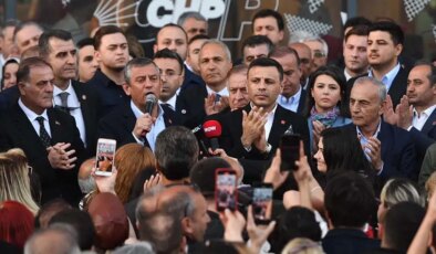 Son Dakika… Yer: Taksim Cumhuriyet Anıtı… Özgür Çelik’ten CHP’nin kuruluş yıl dönümü çağrısı