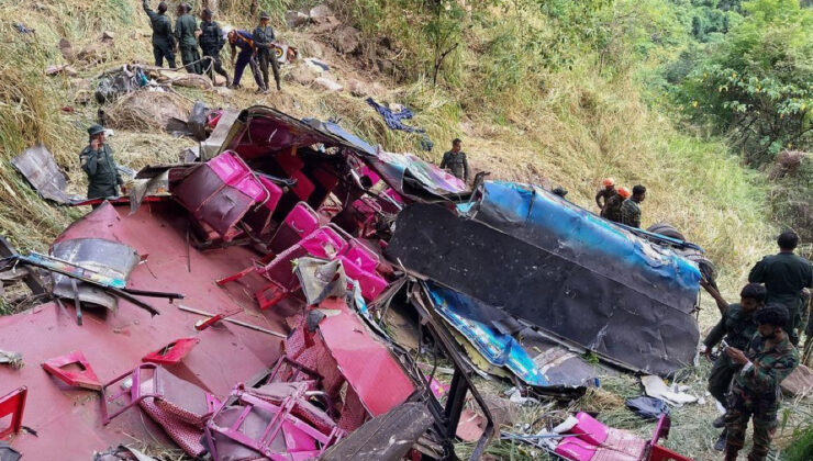 Sri Lanka’da yolcu otobüsü uçuruma yuvarlandı: 15 ölü