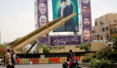 Tahran’da balistik füze ve insansız hava araçlarI meydanlara çıkarıldı