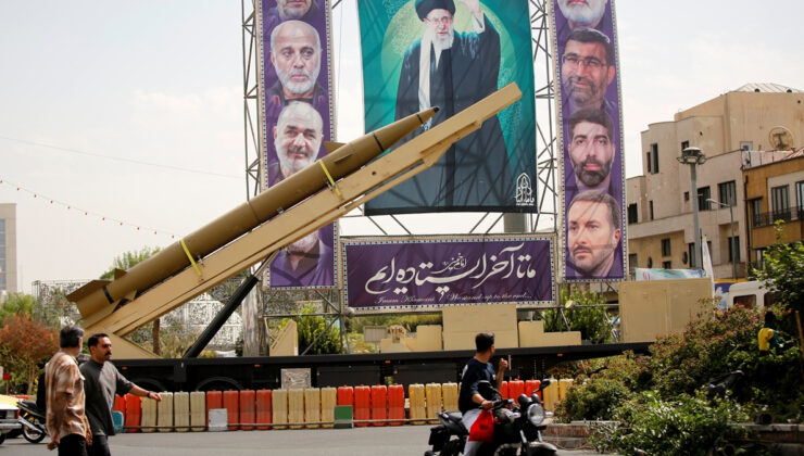 Tahran’da balistik füze ve insansız hava araçlarI meydanlara çıkarıldı