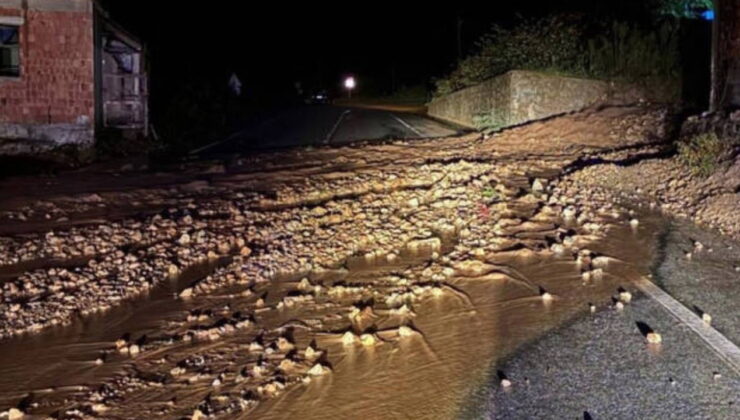 Trabzon’da sağanak hayatı olumsuz etkiledi