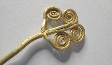 Troya’da 4 bin 500 yıllık altın broş gün yüzüne çıkartıldı