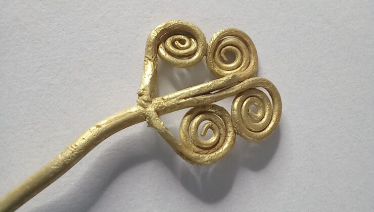 Troya’da 4 bin 500 yıllık altın broş gün yüzüne çıkartıldı