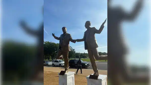 Trump–Epstein heykeli Kongre önünden kaldırıldı