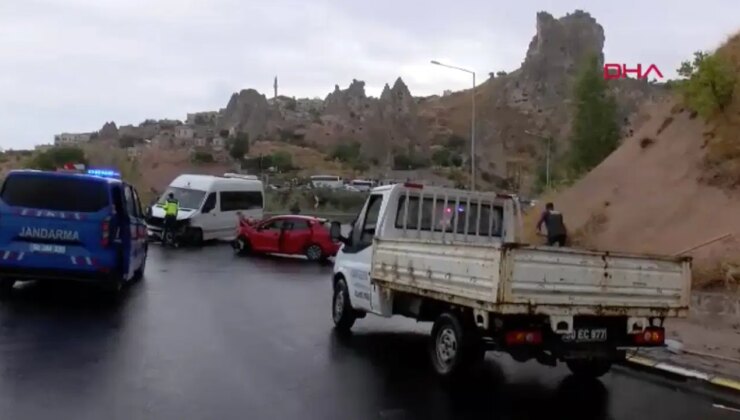 Turistleri taşıyan minibüs ile otomobil çarpıştı: 6 yaralı