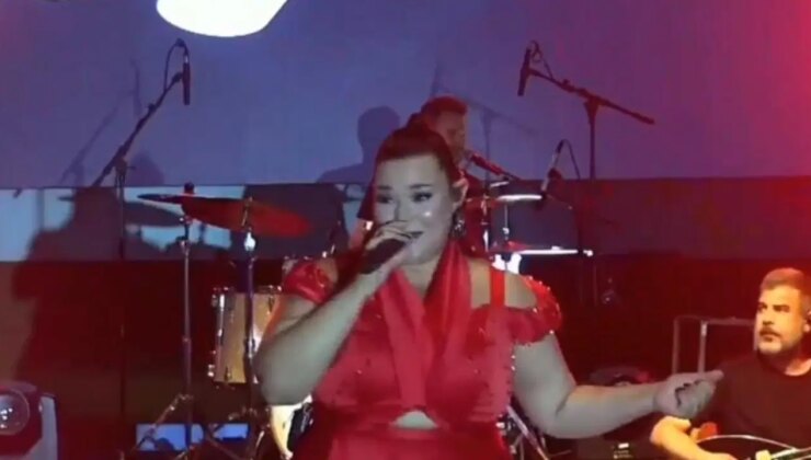 Ünlü sanatçı Tuğçe Kandemir, sahneye çıkarken düştü