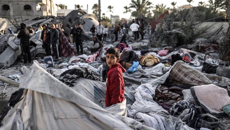 UNRWA: Gazze ile Cibaliya’dan göç eden binlerce Filistinli temiz suya erişimi olmayan çadırlarda yaşıyor