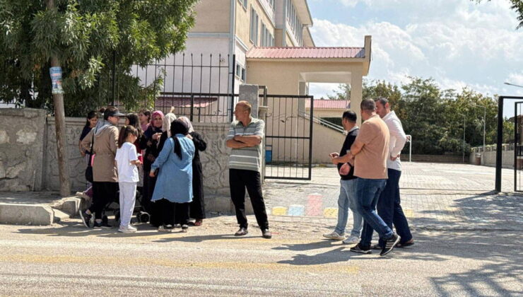 Van’da vahşet: 2 öğretmen okulda bıçakla yaralandı
