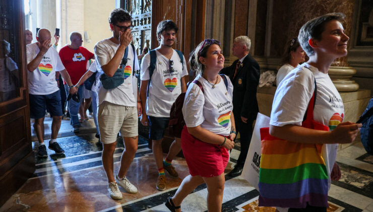 Vatikan’da ilk resmi LGBTQ+ hac ziyareti: Binden fazla eşcinsel katıldı