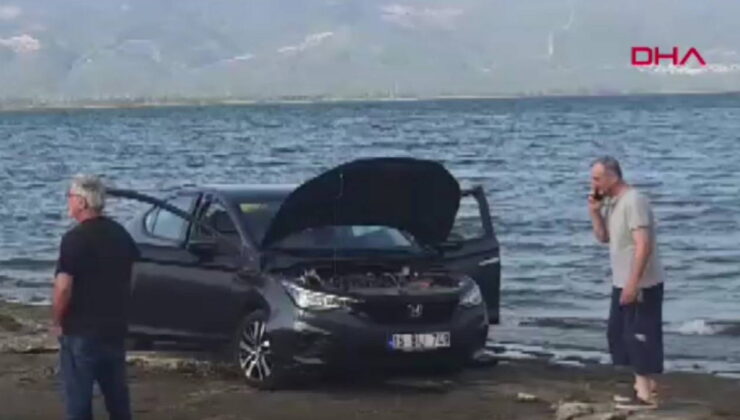 Yakıt dökülen yolda kayan otomobil İznik Gölü’ne uçtu