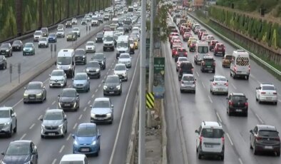 Yeni eğitim öğretim yılı başladı: İstanbul’da trafik kilit!