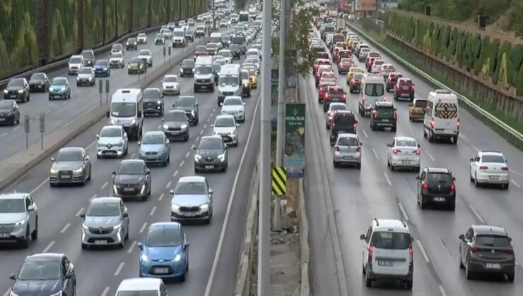 Yeni eğitim öğretim yılı başladı: İstanbul’da trafik kilit!