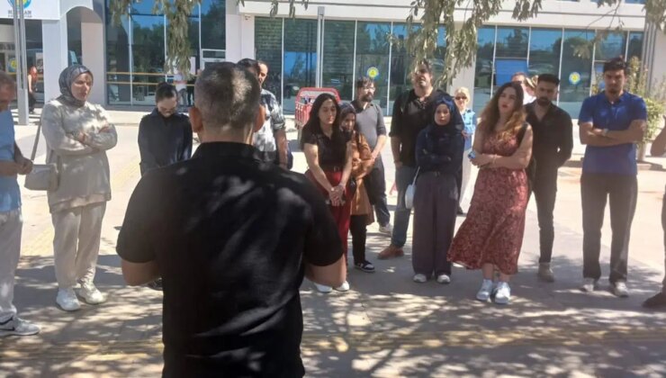 Yer: Harran Üniversitesi… Öğrenciler derslik olmayınca bahçede derse başladı!