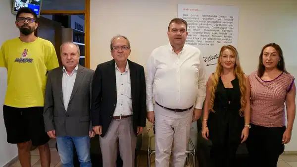 Yetişkin’den Cumhuriyet’e ziyaret: ‘CHP’ye baskı hukuk yoluyla kuruluyor’