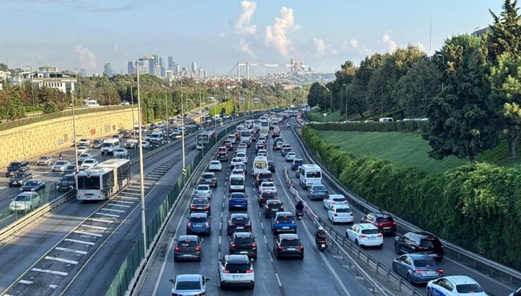 Yola çıkacaklar dikkat… İstanbul’da trafik yoğunluğu!