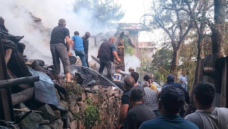 Yusufeli’de yangın: Ev, ahır ve samanlık kül oldu
