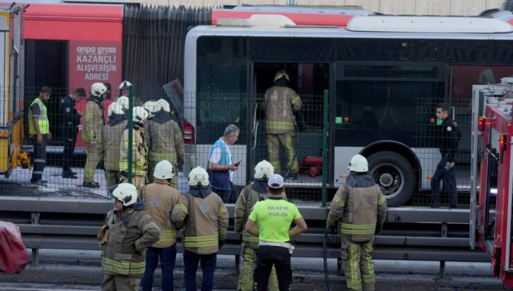 Zeytinburnu’nda metrobüs yangını!