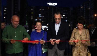 2. Uluslararası Kent Tiyatro Festivali dolu dolu devam ediyor: Yeni salon Ali Cem Köroğlu’nun adıyla açıldı