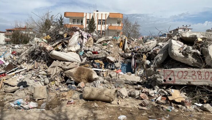 77 kişiye mezar olmuştu… Akabe Sitesi davasının ilk duruşması depremden bin 20 gün sonra görülecek!