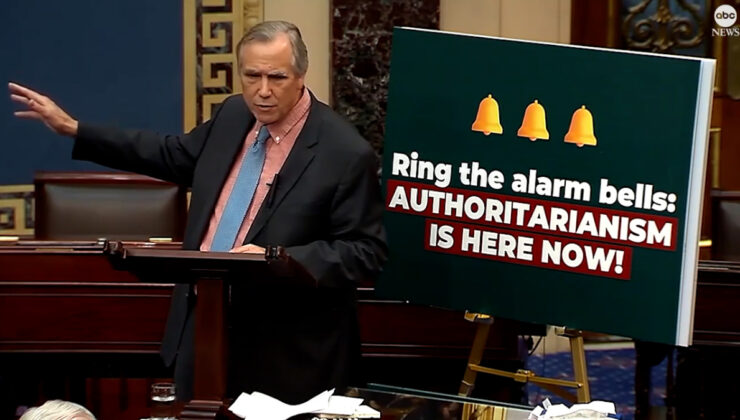 ABD’li Senatör Merkley, 22 saatten fazla Senato’ya hitap etti