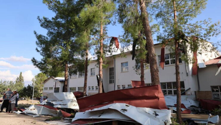 Adana’da hortum paniği: Okulu vurdu, çatıyı uçurdu, ağaçları devirdi