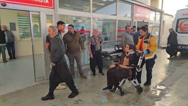 Adana’da tarım işçilerini taşıyan midibüs devrildi: 1’i çocuk, 11 yaralı