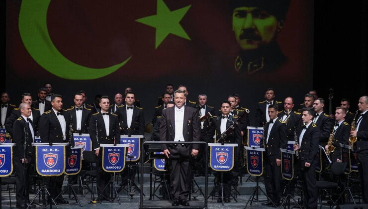 ADOB ve Deniz Kuvvetleri Komutanlığı Bandosu Cumhuriyet Bayramı konseri verdi