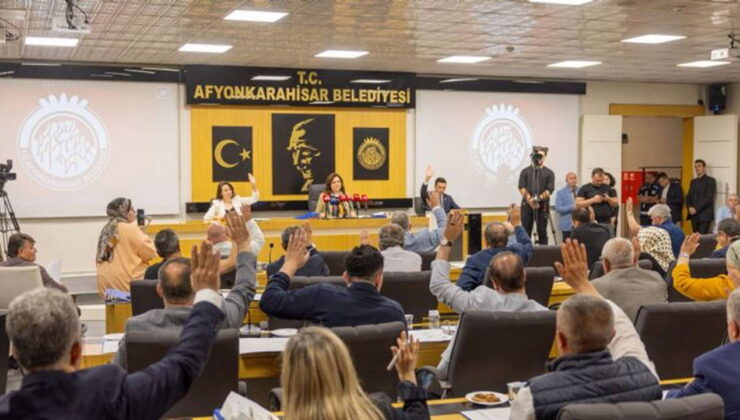 Afyonkarahisar’da CHP’li meclis üyesine ‘para dolu çanta’ soruşturması!