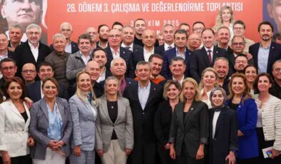 AKP ile makası giderek açan CHP, 20’den fazla şirkete göre merkez parti kimliği kazanıyor: İktidar olma hesapları